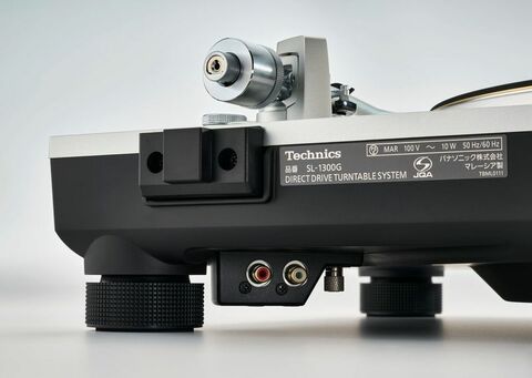 Technics SL-1300GE-S + zdarma přenoska Ortofon 2M-Blue